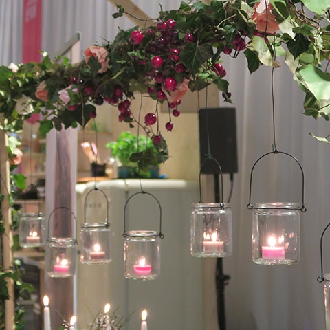 Fresh-spring-table-flower-arch-candles