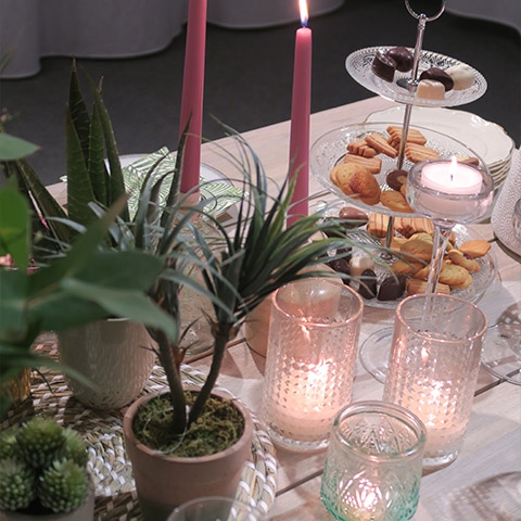 Fresh-spring-table-table-decoration-plants-candle-holders